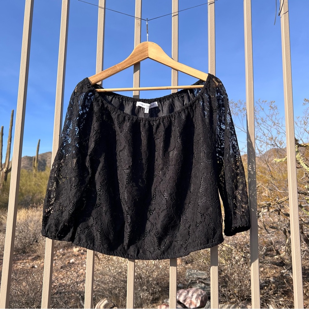 ⬇️💲Cupcakes & Cashmere NWT Women’s Top Size S Color Black Lace Looking